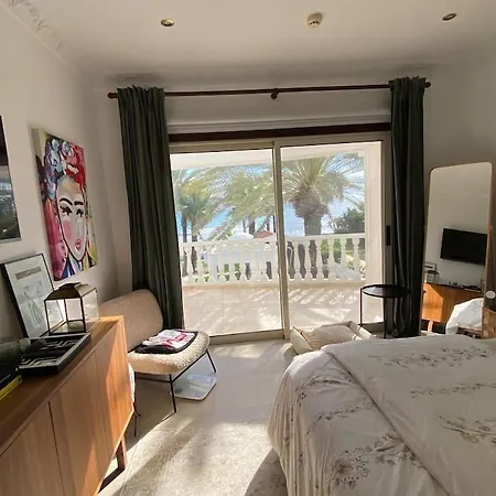 Beachfront Meneou