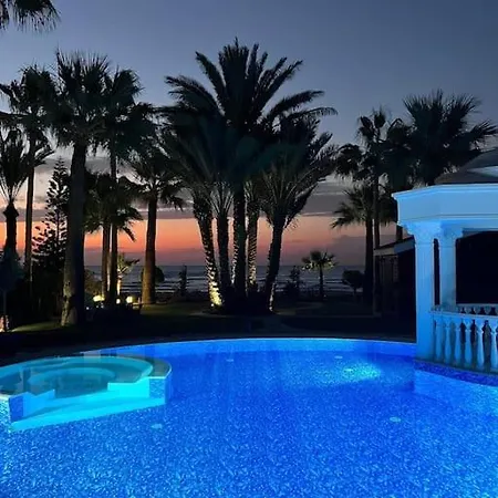 Beachfront * Meneou