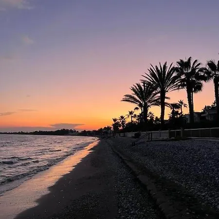 Beachfront וילה *