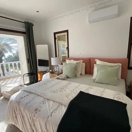 Beachfront וילה