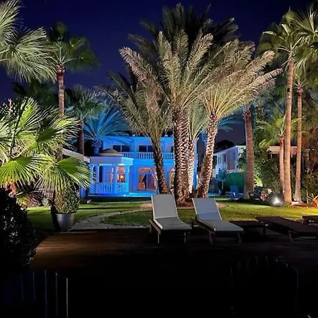 Beachfront וילה